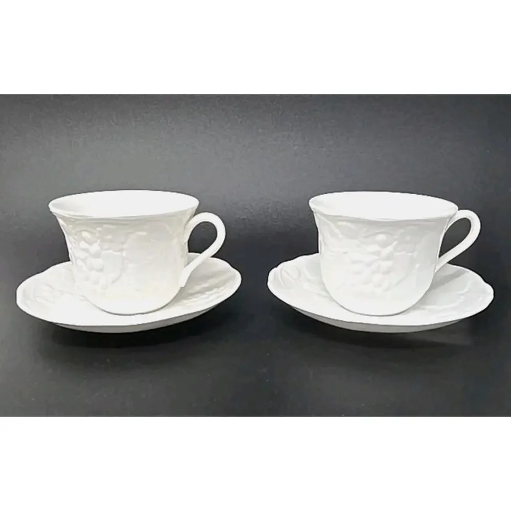 Wedgwood Strawberry & Vine 2 Cups and Saucers Bone China‎ U263